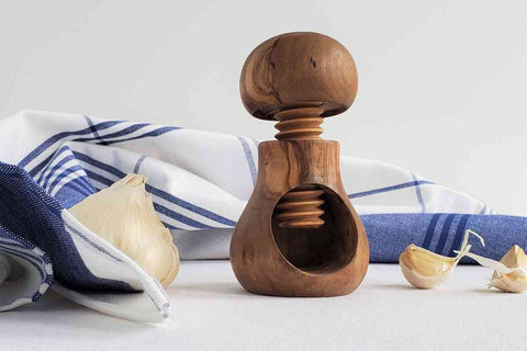 Wood Nut and Garlic Cracker