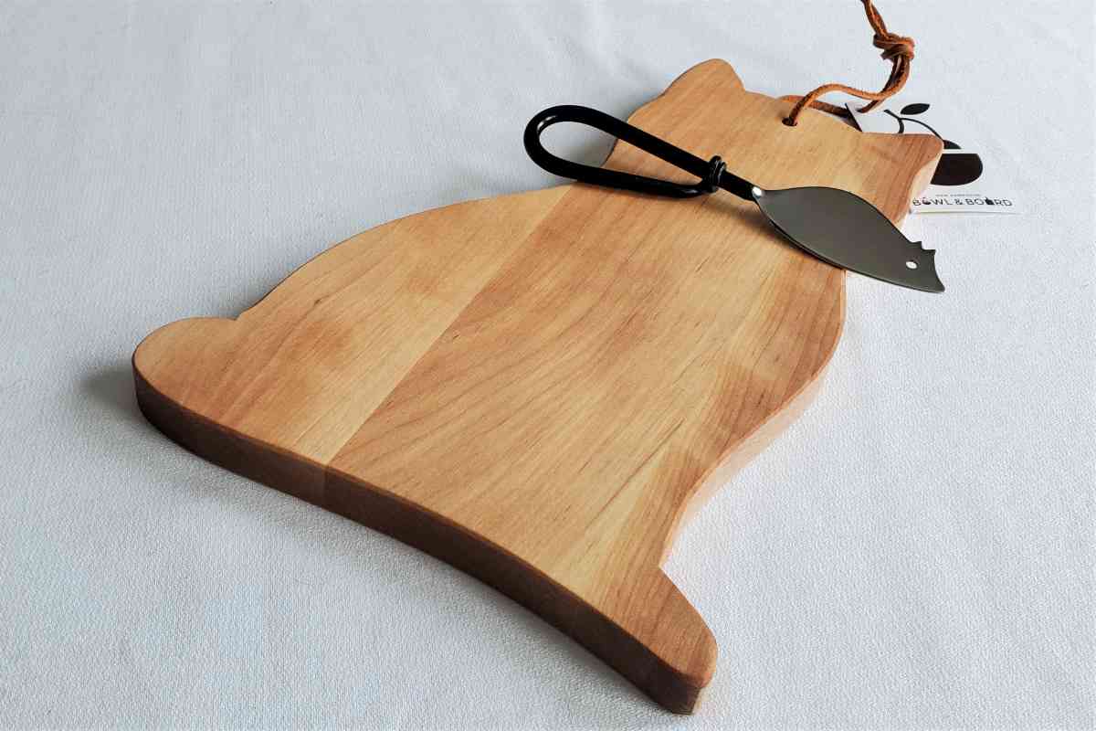 Natural shaped cutting board with handle and a hole for hanging