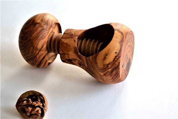 Wood Nut and Garlic Cracker